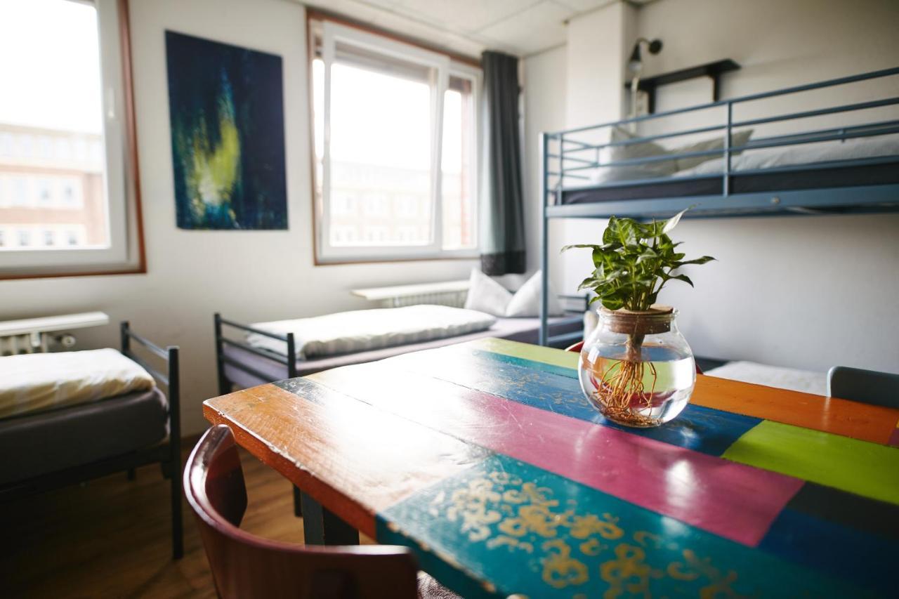 Sleep Station Hostal *